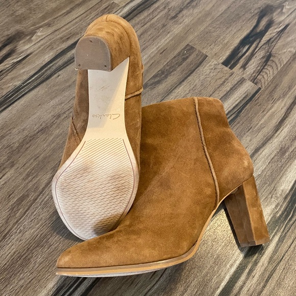 Tan heel booties - Picture 2 of 3